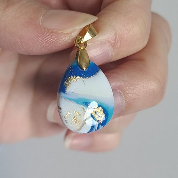 Beautiful Boho Coastal Blue White Gold Agate Gemstone Resin Chunky Pendant - Picture 7 of 7
